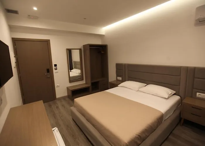 Mare 2 3* Ксамил