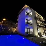 Mare 2 Hotell 3*
